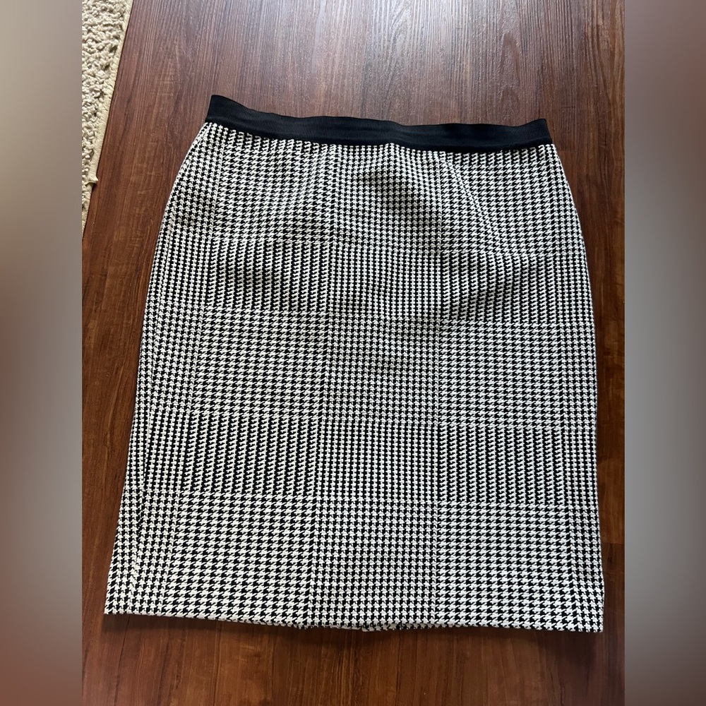 Ann Taylor Black and White Houndstooth Pencil Skirt